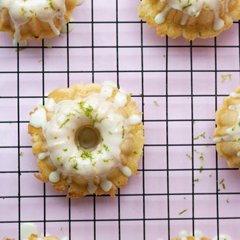 NAZHI THEE BAKER - Key lime Cutie Pie - Custom Cakes Near Me NAZHI THEE BAKER - Key lime Cutie Pie - Custom Cakes Near Me