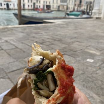 Pizzeria l'Angelo - Vegan veggie calzone - Pizza Near Me - Venezia, VE Pizzeria l'Angelo - Vegan veggie calzone - Pizza Near Me - Venezia, VE