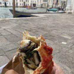 Pizzeria l'Angelo - Vegan veggie calzone