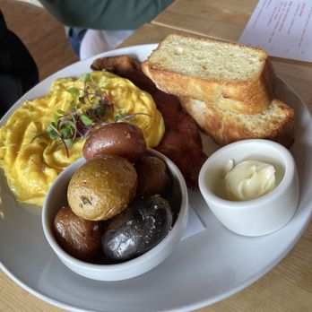 Bishop Block Bottle Shop - Amazing breakfast - Wine Bars Near Me - Port Townsend, Washington