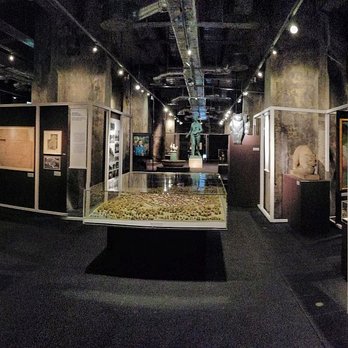Ruhr Museum - Gut aufbereitet und belüftet, aber schwierig ausgeleuchtet: Die aktuelle Sonderausstellung - Museums Near Me - Essen, NW Ruhr Museum - Gut aufbereitet und belüftet, aber schwierig ausgeleuchtet: Die aktuelle Sonderausstellung - Museums Near Me - Essen, NW
