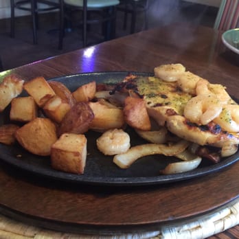 Applebee's Grill + Bar - American Near Me - Visalia, California