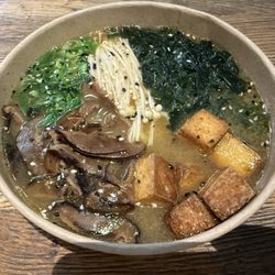 Mango Vegan Street Food - Ramen samuraj