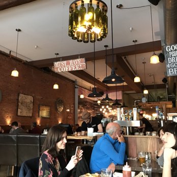 Catch 122 - Interiors - Breakfast & Brunch Near Me - North Vancouver, British Columbia Catch 122 - Interiors - Breakfast & Brunch Near Me - North Vancouver, British Columbia