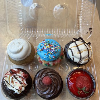 Molly's Cupcakes - S'mores Chocolate Red Velvet Cheesecake - Cupcakes Near Me - Chicago, Illinois Molly's Cupcakes - S'mores Chocolate Red Velvet Cheesecake - Cupcakes Near Me - Chicago, Illinois