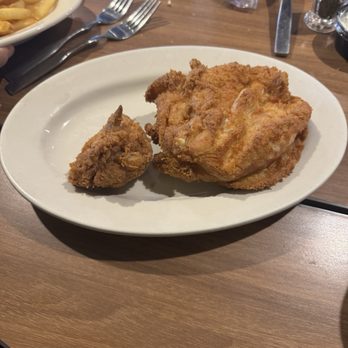Castelli's Restaurant at 255 - 2 Pieces Fried Chicken - Italian Near Me - Alton, Illinois Castelli's Restaurant at 255 - 2 Pieces Fried Chicken - Italian Near Me - Alton, Illinois