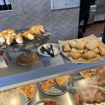 Pizzaiolo's - Lunch Buffet (dessert and pizza) - Pizza Near Me - Spring, Texas