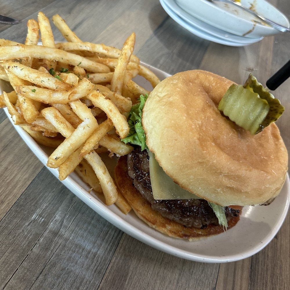 Albatross Restaurant - Classic burger - the bun was so soft! - American Near Me - Wasilla, Alaska