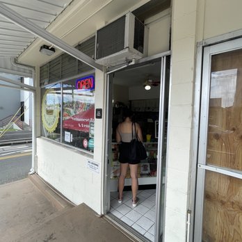 Bella Banh Mi Cafe - Waiting for my Sando! - Sandwiches Near Me - Honolulu, Hawaii