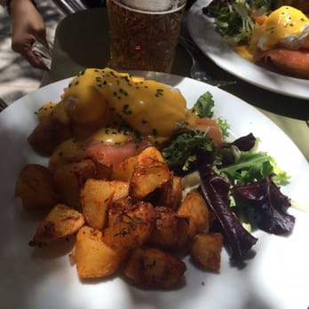 Marmelade - Huevos Benedict con salmón - Mediterranean Near Me - Sabadell, B