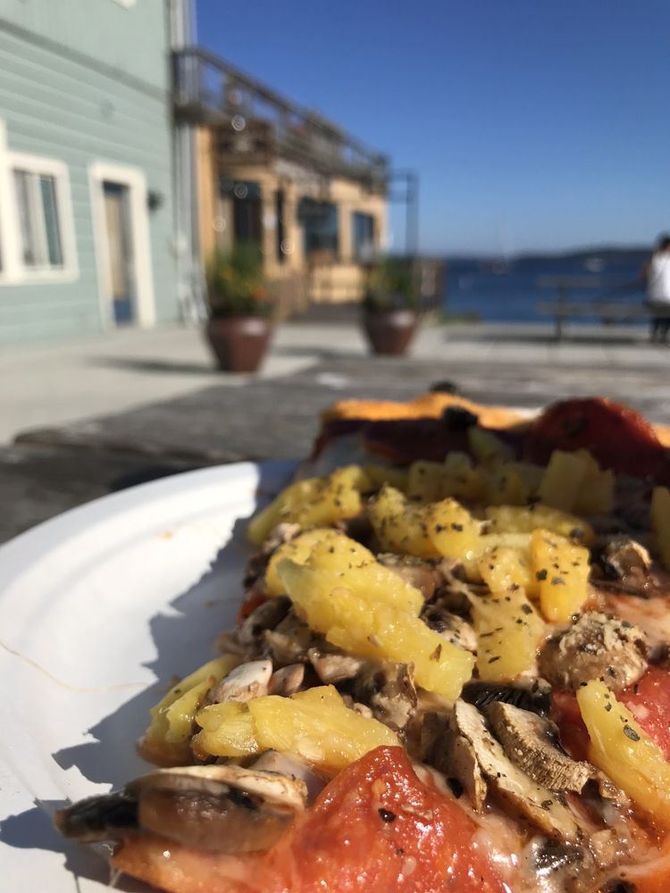 Waterfront Pizza