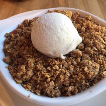 True Food Kitchen - Apple goji berry crisp - Vegetarian Near Me - Pasadena, California True Food Kitchen - Apple goji berry crisp - Vegetarian Near Me - Pasadena, California