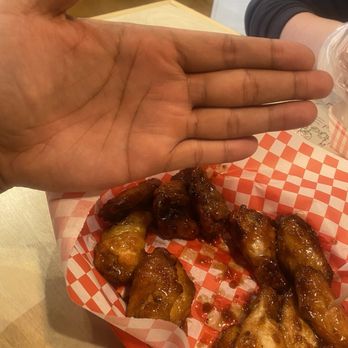 Goobne chicken - If youre looking for things to make your hand look gigantic, then this overpriced chicken will do it. About 10 pieces for $15. - Chicken Shop Near Me - Carrollton, Texas