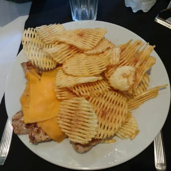 Zoe - Pollo grillado con cheddar y papas rejilla $84 - Pizza Near Me - Buenos Aires, C