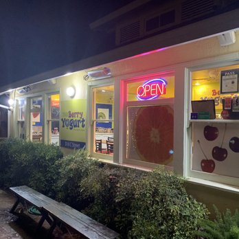 Yoloberry Yogurt - Out front - Ice Cream & Frozen Yogurt Near Me - Davis, California Yoloberry Yogurt - Out front - Ice Cream & Frozen Yogurt Near Me - Davis, California