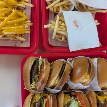In-N-Out Burger - cheeseburger, fries - Fast Food Near Me - Hollywood, California In-N-Out Burger - cheeseburger, fries - Fast Food Near Me - Hollywood, California