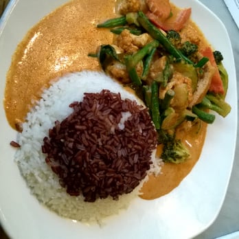 Rosa's Westfield Stratford - Thai red curry with vegetables and tofu - Thai Near Me - London, XGL Rosa's Westfield Stratford - Thai red curry with vegetables and tofu - Thai Near Me - London, XGL