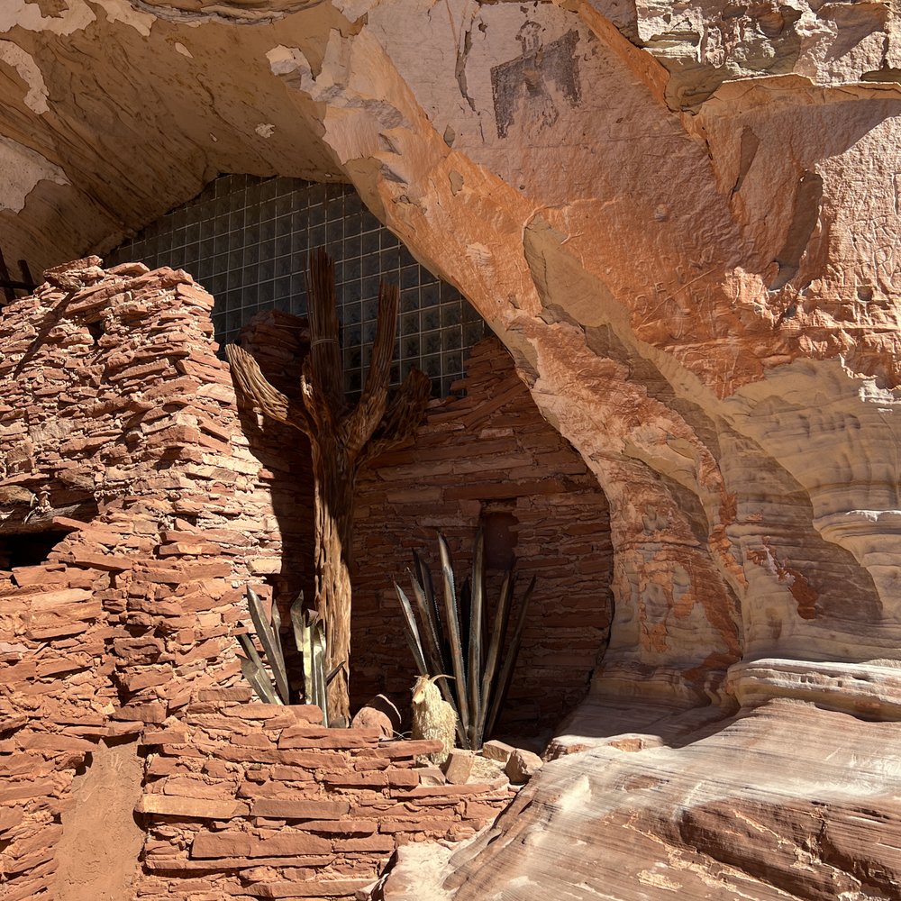 Moqui Cave - Museums Near Me - Kanab, Utah Moqui Cave - Museums Near Me - Kanab, Utah
