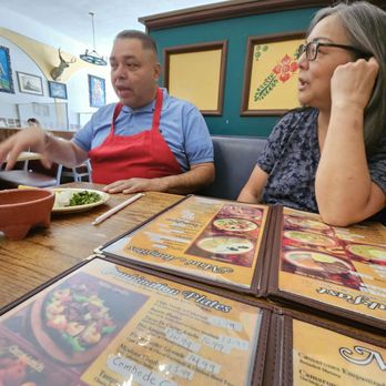 Birrieria Chalio - Jose who sits down with a new customer this man I'll be back José on a weekend - Mexican Near Me - Los Angeles, California Birrieria Chalio - Jose who sits down with a new customer this man I'll be back José on a weekend - Mexican Near Me - Los Angeles, California