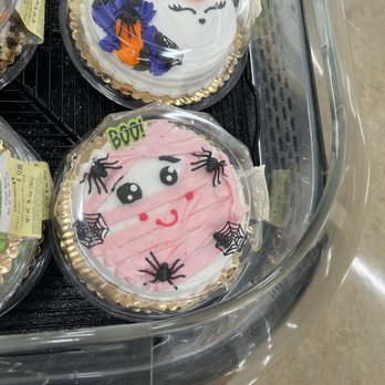 Safeway - Such cute Halloween cakes! - Grocery Near Me - Campbell, California