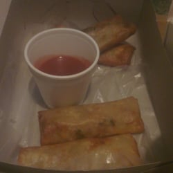 Lu-lú Comida Oriental - Empanadas decente, salsa agridulce maso.