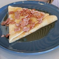 Zig Zag Cafe - Bacon maple crêpe