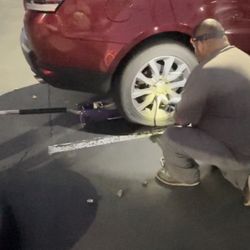 Martinez Roadside Assistance - Tire Change On Range Rover