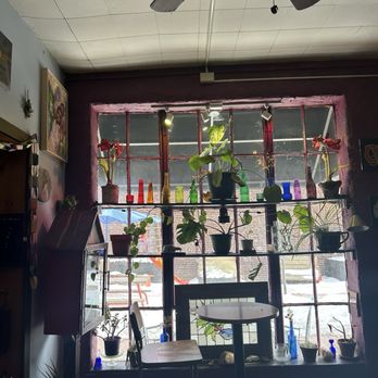 Café Isla - Window with hightop table - Breakfast & Brunch Near Me - Media, Pennsylvania