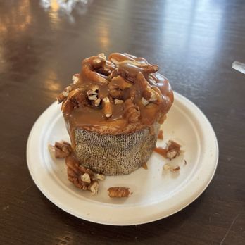 Rollin Cafe - Cream cheese cinnamon roll with added caramel drizzle and pecans - Breakfast & Brunch Near Me - Cordova, Tennessee