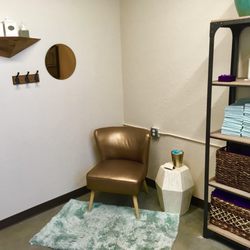 Salt Lake Waxing Co - Dressing area.
