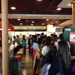 Mc Donald's - 24/3/15, 8 del mattino - la fila in occasione della colazione (offerta) in pigiama