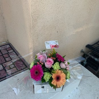 Dannhiflowers - Flower delivery, love that they place the vase in a secure box! - Florists Near Me - San Gabriel, California Dannhiflowers - Flower delivery, love that they place the vase in a secure box! - Florists Near Me - San Gabriel, California