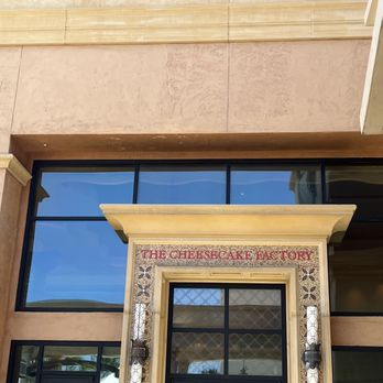 The Cheesecake Factory - Entrada - American Near Me - San Juan, Puerto Rico