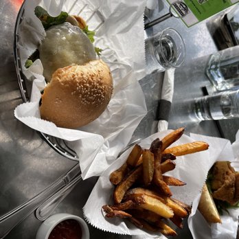 Stonecat Cafe - Burger - Cafes Near Me - Hector, New York