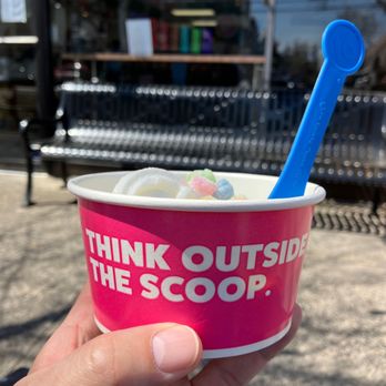 16 Handles - Ice Cream & Frozen Yogurt Near Me - Fairfield, Connecticut