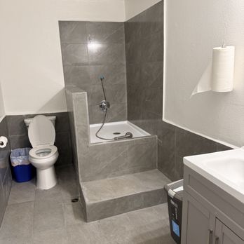 Paw Vivant - Bathroom as pet wash station - Pet Boarding Near Me - Fremont, California Paw Vivant - Bathroom as pet wash station - Pet Boarding Near Me - Fremont, California