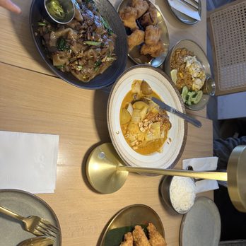When In Bangkok - Pad See Ew, Crab Fried Rice, Chicken Massamun, chicken Zabb Wings - Thai Near Me - Flushing, New York When In Bangkok - Pad See Ew, Crab Fried Rice, Chicken Massamun, chicken Zabb Wings - Thai Near Me - Flushing, New York