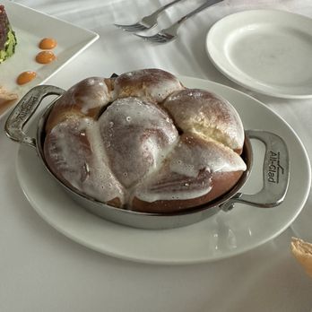 Del Frisco's Double Eagle Steakhouse - bread appetizer - New American Near Me - Plano, Texas