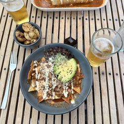 Veguisima - Chori-queso burrito, chilaquiles, papas diablas.
