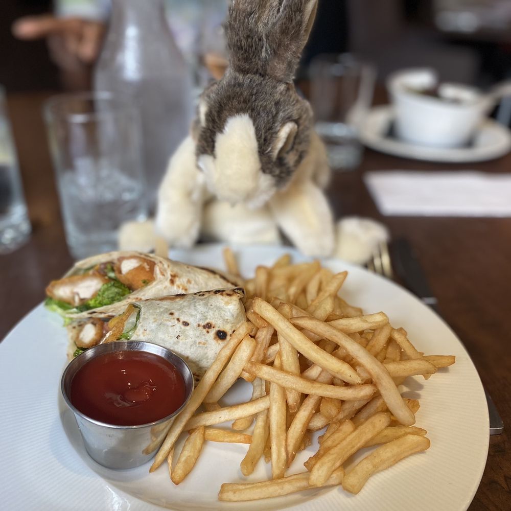 L 'O RESTAURANT ET LOUNGE - a plate with a sandwich and french fries - International Near Me - Montreal, Quebec L 'O RESTAURANT ET LOUNGE - a plate with a sandwich and french fries - International Near Me - Montreal, Quebec