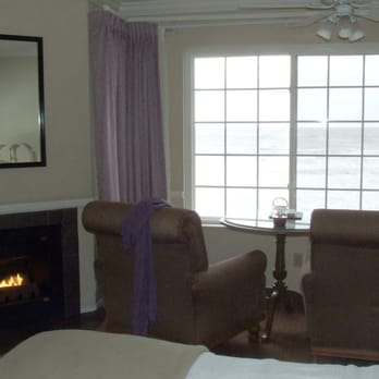 Sand Pebbles Inn - our room (218) when we arrived - Hotels Near Me - Cambria, California Sand Pebbles Inn - our room (218) when we arrived - Hotels Near Me - Cambria, California
