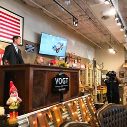 Vogt Auction Galleries - Auction time!