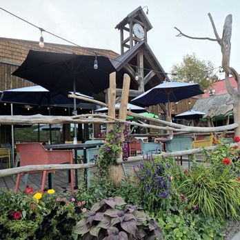 Le Hibou - Even welcoming and beautiful plants landscaping out front - Cafes Near Me - Wakefield, Quebec Le Hibou - Even welcoming and beautiful plants landscaping out front - Cafes Near Me - Wakefield, Quebec