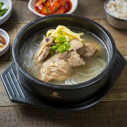 Tang - 갈비탕 Galbi tang (beef short ribs soup)