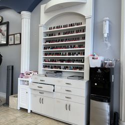 Lovely Nail & Spa - Polish