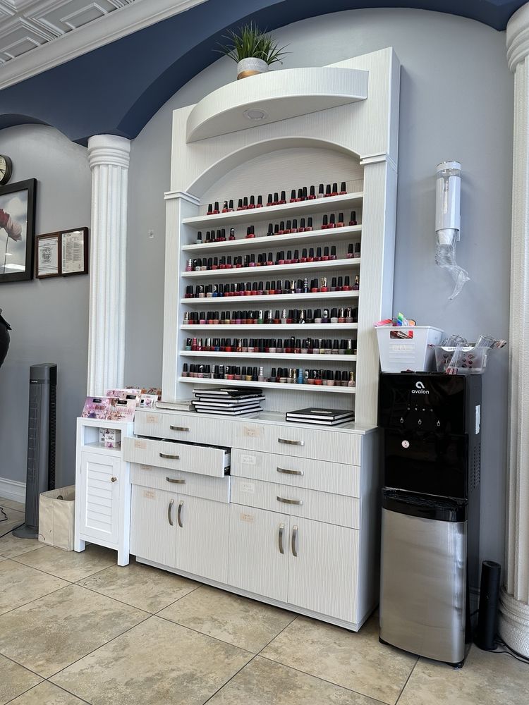 Lovely Nail & Spa Image