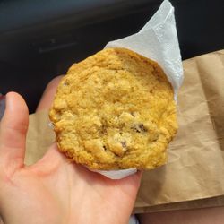 Looney Beans Coffee Shop - Chocolate chip cookie