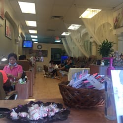 HN Nails & Spa - Great find! Very clean, nice staff, make sure you get the paraffin treatment with your pedicure ;)