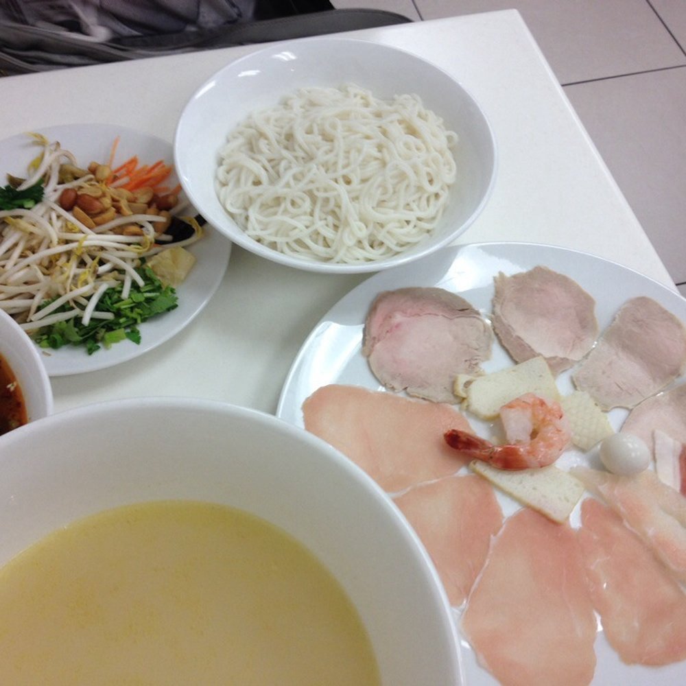 Southern Noodle Bar - Cross bridge rice noodle - different components n u mix them all into hot soup which cooks the thinly sliced raw meat - Chinese Near Me - Adelaide, SA