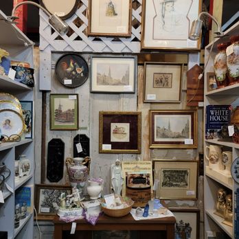 Wright Square Vintage & Retro Mall - Antiques Near Me - Savannah, Georgia Wright Square Vintage & Retro Mall - Antiques Near Me - Savannah, Georgia